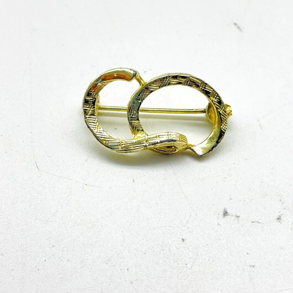 Script G Pin Gold Tone Textured Ribbon Classic Career Workwear Birthday Gift